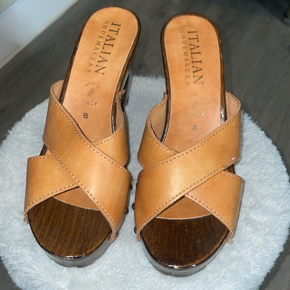 Woman open toe shoe